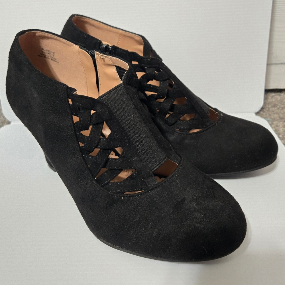Black Velvet Dress Shoes, Criss Cross Design, Low Heel Pumps, Size 8, New w/tags